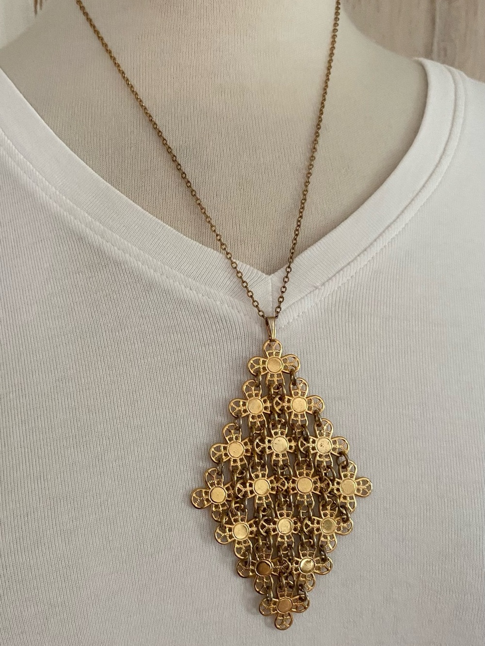 Vintage 1970s Sarah Coventry Golden Petals Necklace